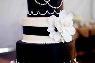 Весільний торт у чорно-білих кольорах