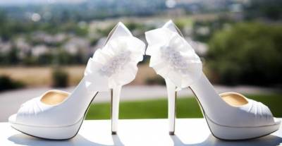Біле весільне взуття з відкритими пальцями
