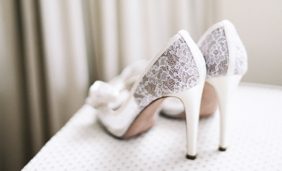 Біле весільне взуття