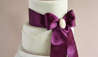 Весільний торт зі стрічкою