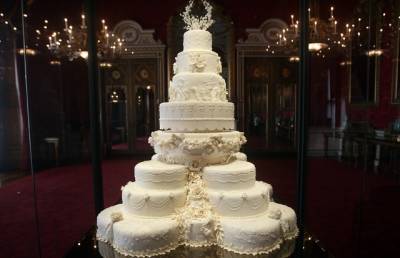 На аукціоні продали шматок торта з весілля Вільяма та Кейт Міддлтон
