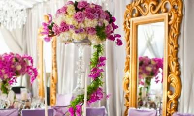 Квіти на весільному столі