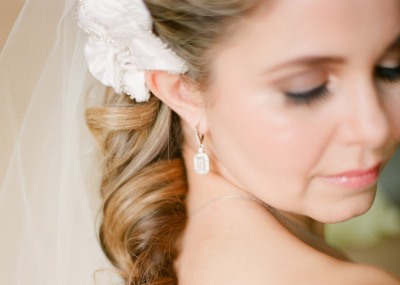Довгі локони у весільній зачісці